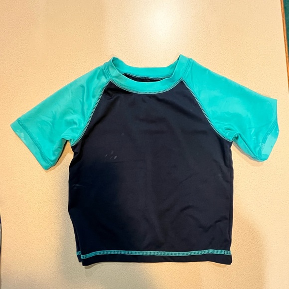 Boys 12 months swim bundle (8 pieces) rash guards and trunks - Picture 3 of 9